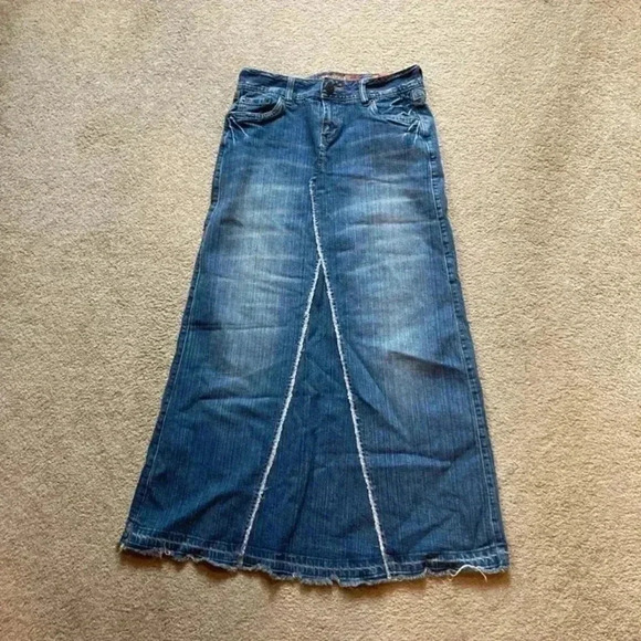 Mudd Dresses & Skirts - Mudd maxi denim vintage skirt in size 7